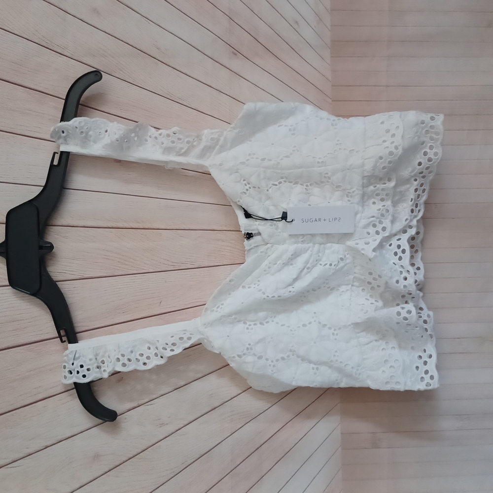 Sugarlips Eyelet ruffle top medium